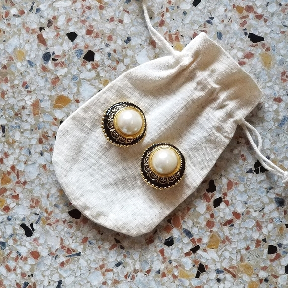 Joan Rivers Jewelry - Joan Rivers clip on earrings